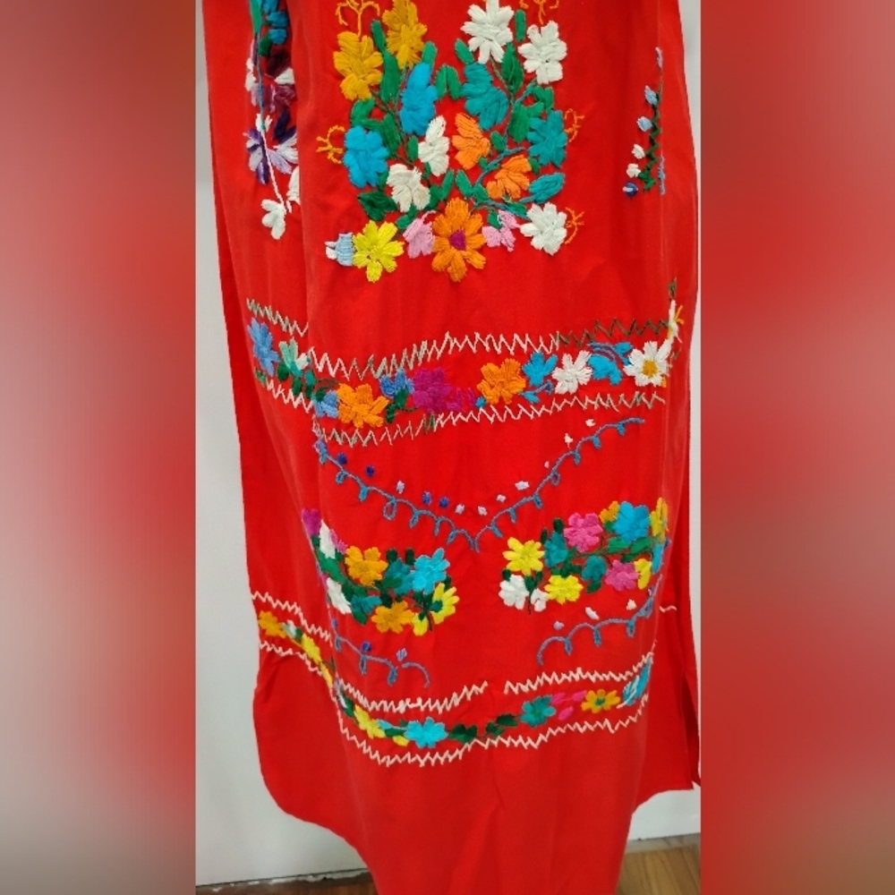VINTAGE EMBROIDERED MEXICAN MAXI DRESS - Picture 5 of 7